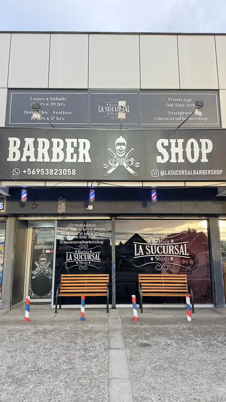 Interior de La Sucursal Barber Shop
