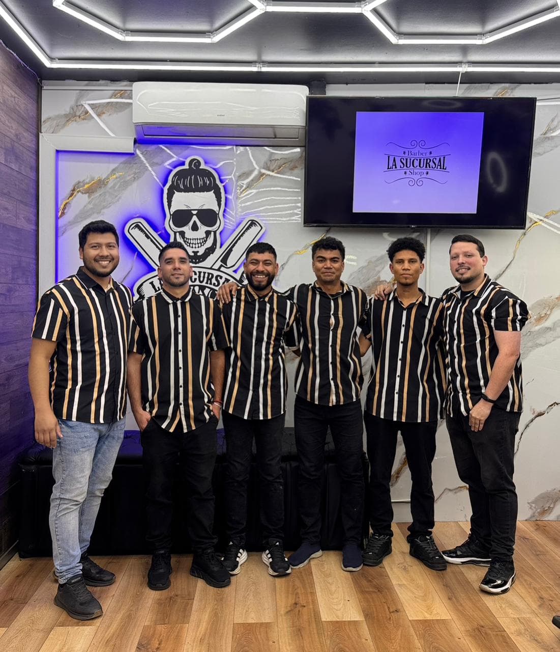 Equipo completo de La Sucursal Barber Shop